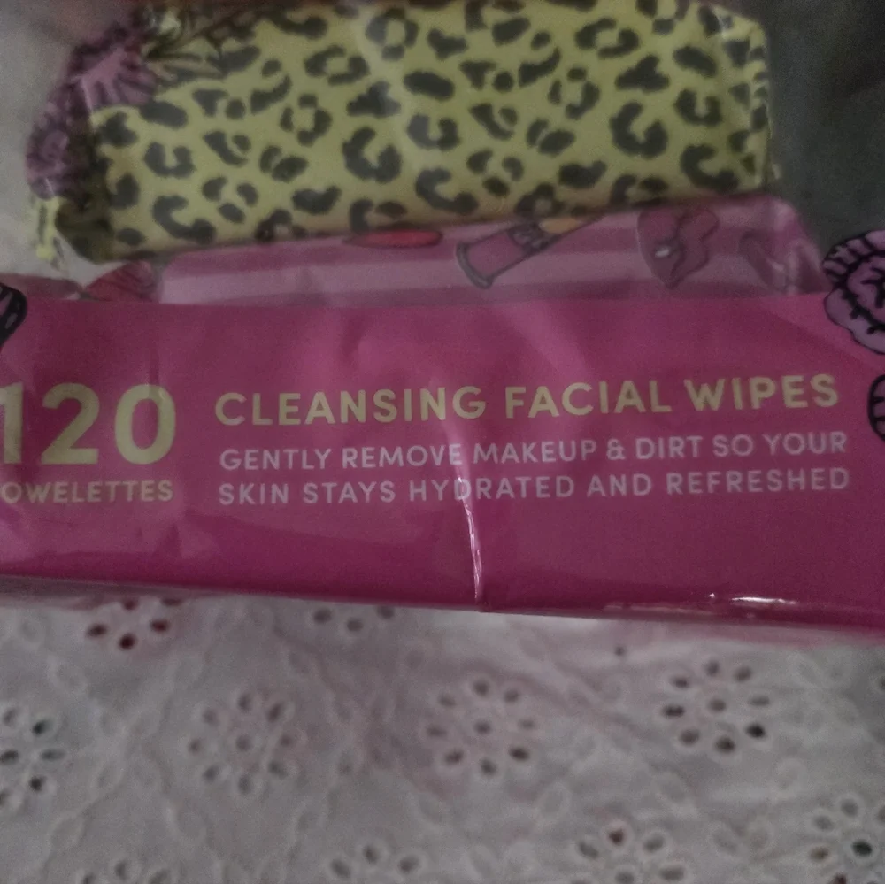 Betsey Johnson Pink and Yellow Cleansing Facial Wipes - Picture 4 of 6
